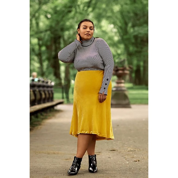 Maeve x Anthropologie Kelly Velvet Yellow Gold Midi Skirt - Picture 4 of 7